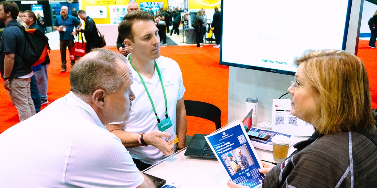 Aatmunn representatives speaking with an attendee inside the 3M booth at the Grainger Show in Orlando